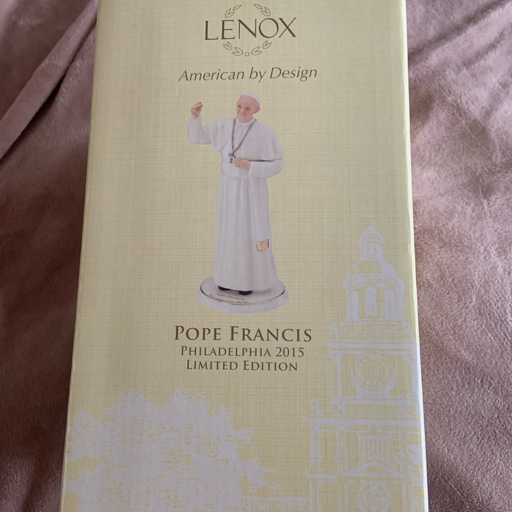 Lenox - New in Box.  Pope Francis statue  limited edition Philadelphia 2015